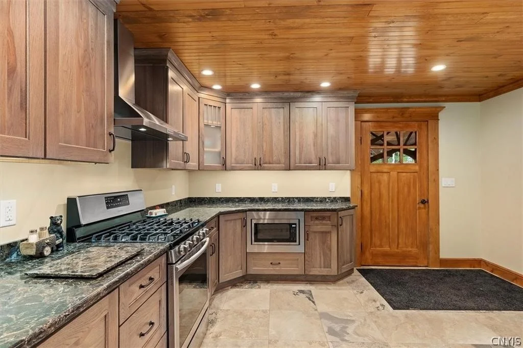 Photo of 5494 N Shore Road