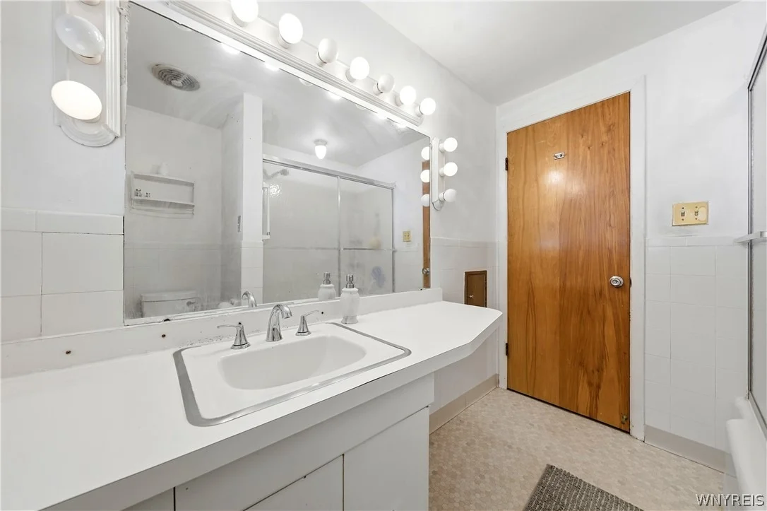 Photo of 87 Carmen Road