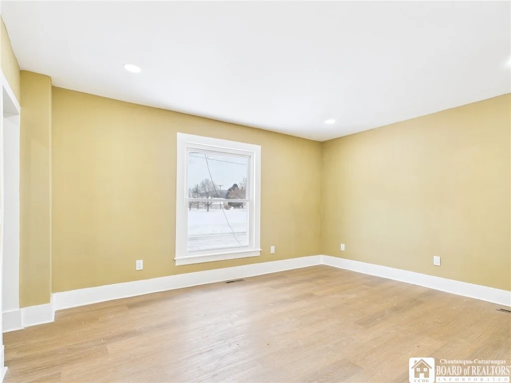 Photo of 307 W Oak Street