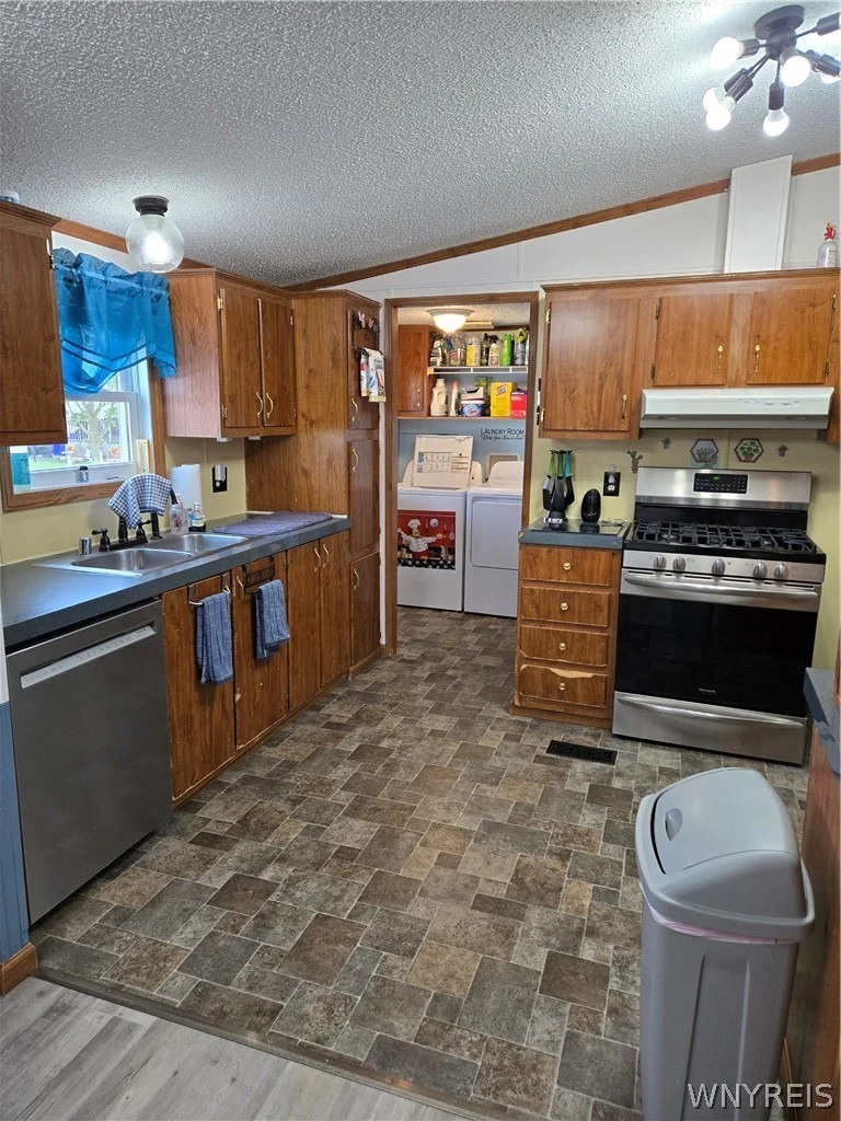 Photo of 1081 Ridgewood Drive