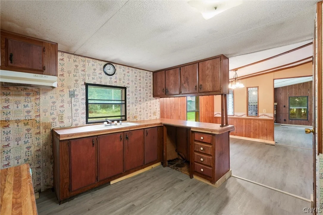 Photo of 8442 Halstead Road