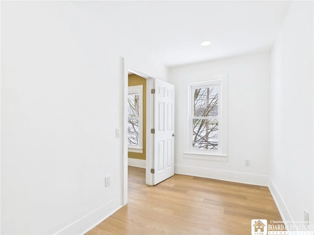 Photo of 307 W Oak Street