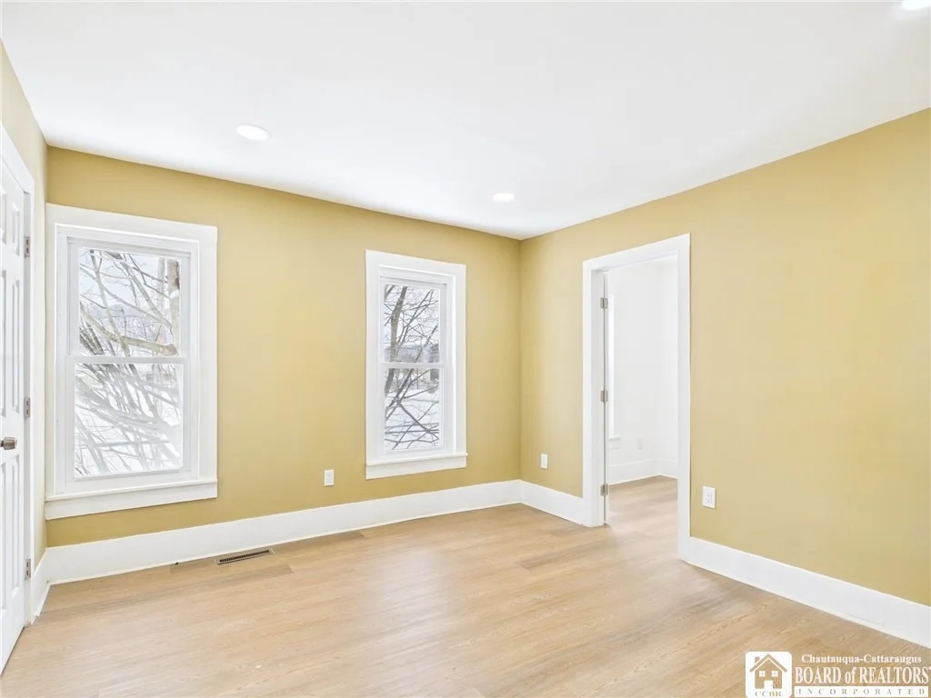 Photo of 307 W Oak Street