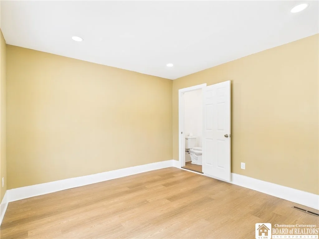 Photo of 307 W Oak Street
