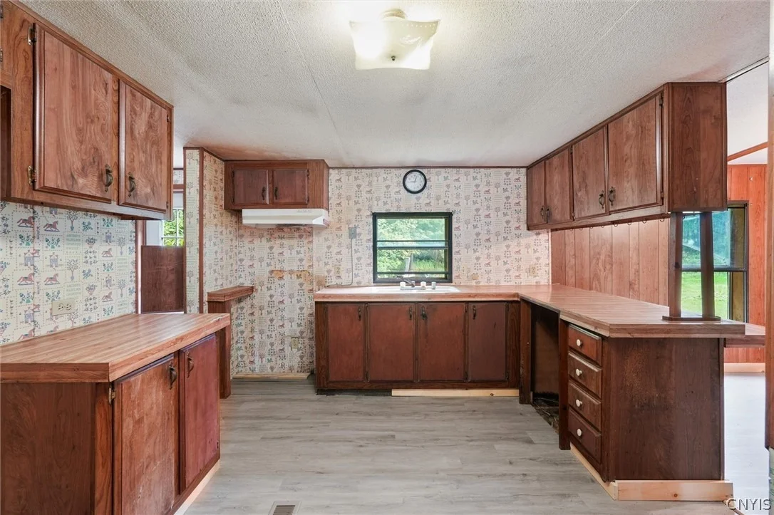 Photo of 8442 Halstead Road