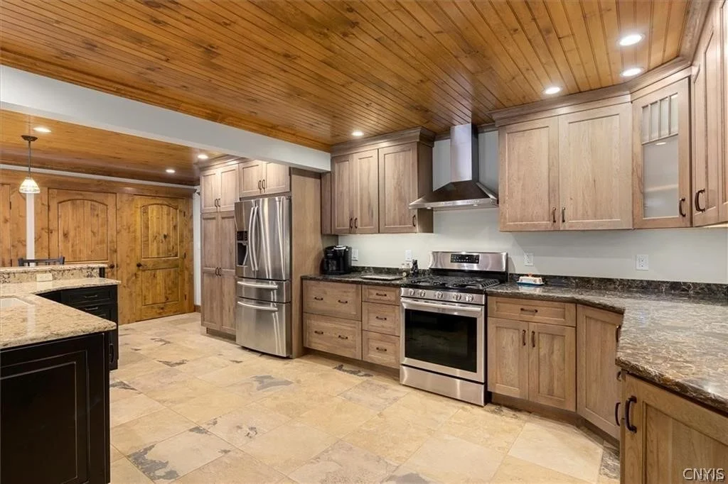 Photo of 5494 N Shore Road