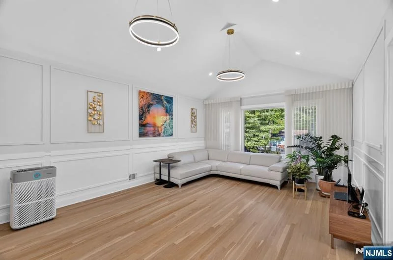 Photo of 265 Westervelt