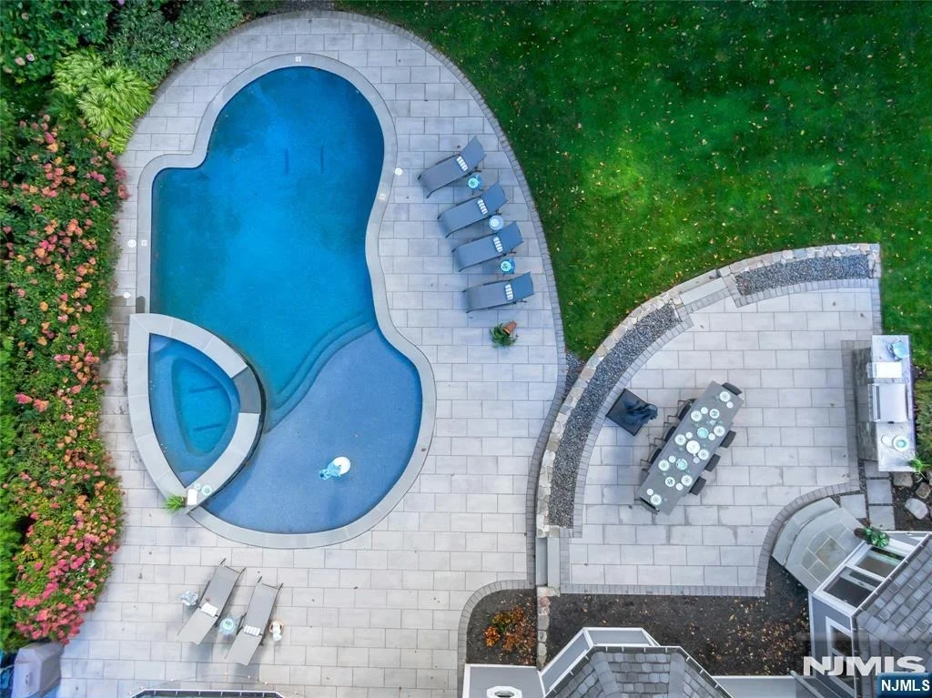 Photo of 545 Miller