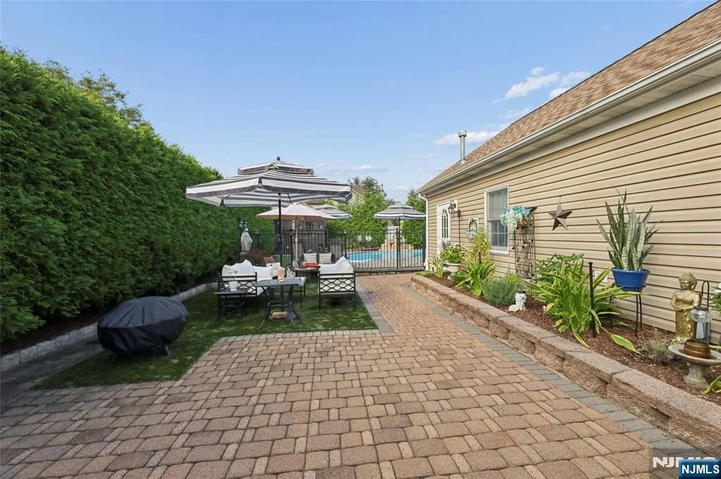 Photo of 599 Oak