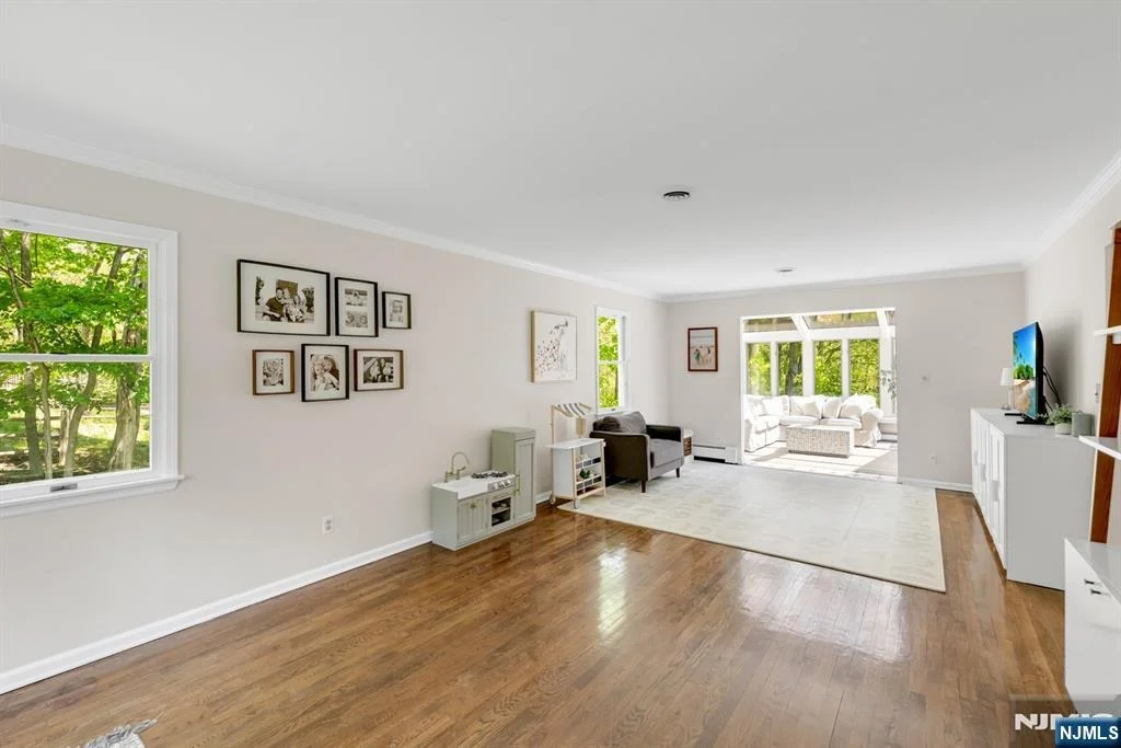 Photo of 558 W Saddle River