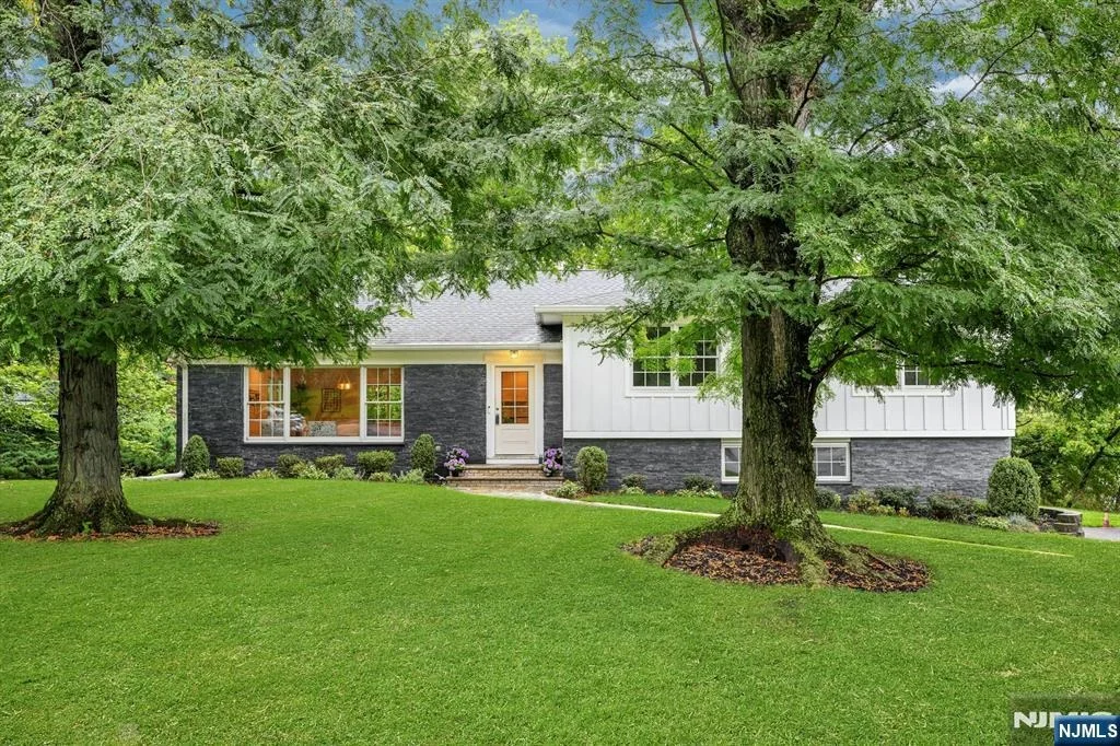 Photo of 9 Crestview