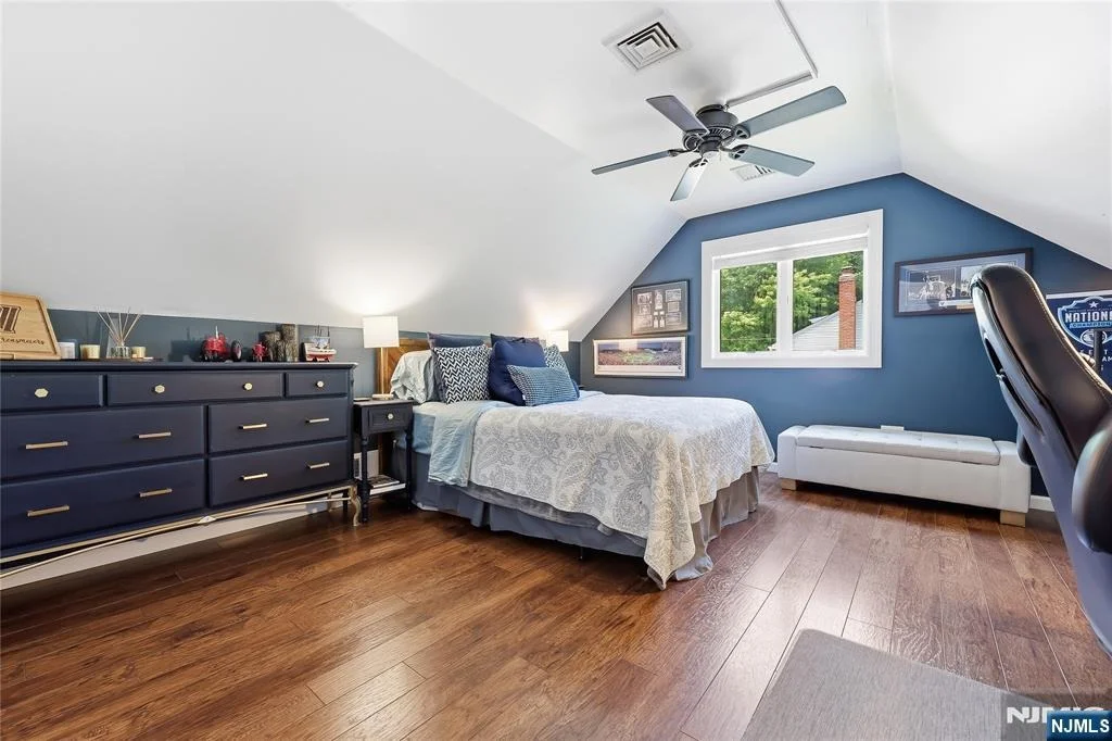 Photo of 77 White Pond