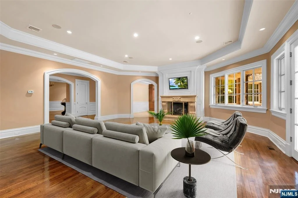 Photo of 7 Buckingham