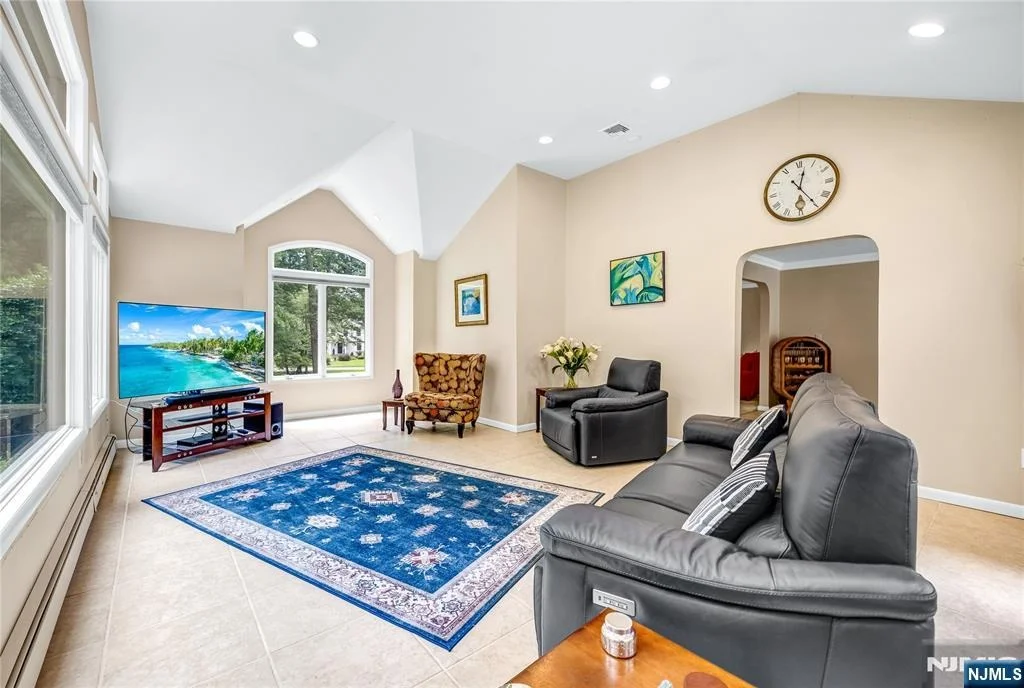 Photo of 9 Pinehill
