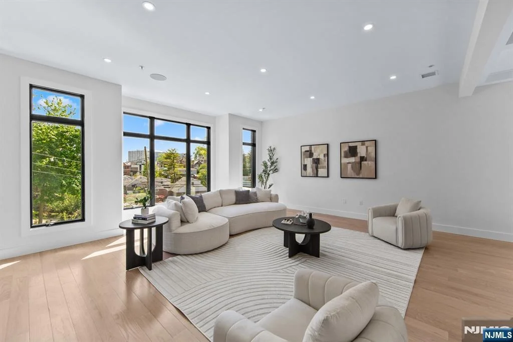 Photo of 61 Edgewater