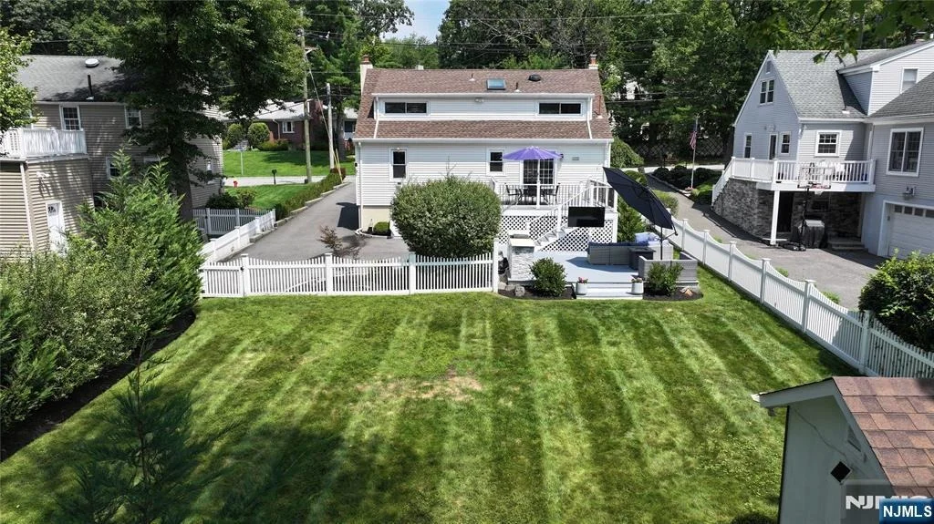 Photo of 33 Beverly