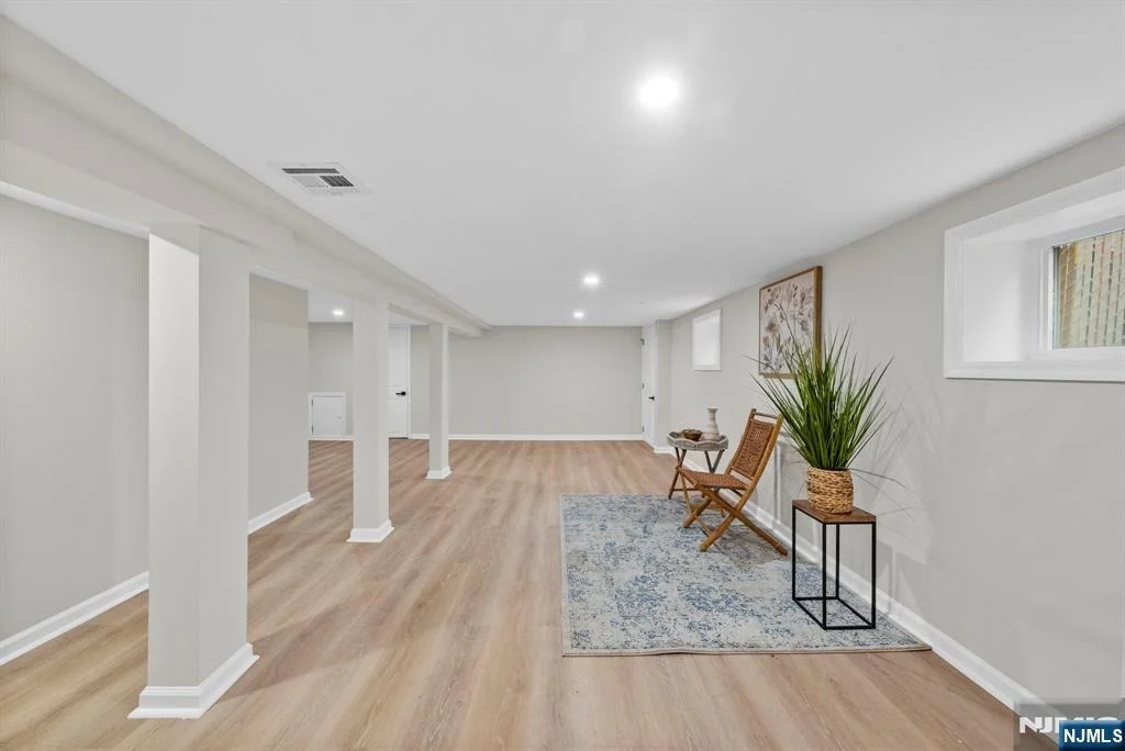 Photo of 484 Sylvan