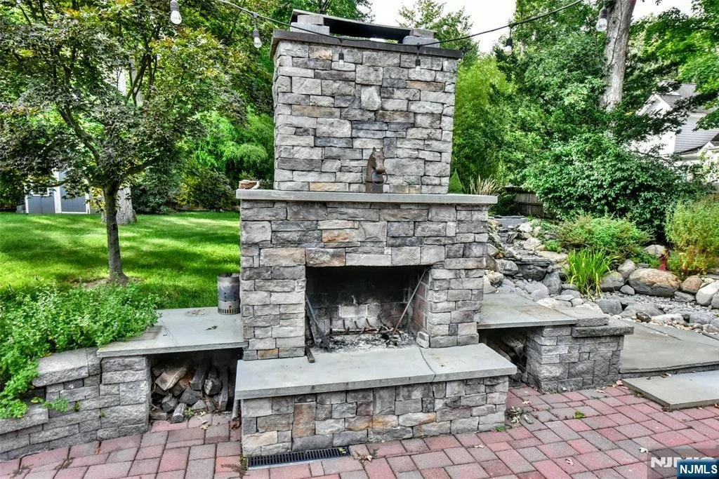 Photo of 497 W Saddle River