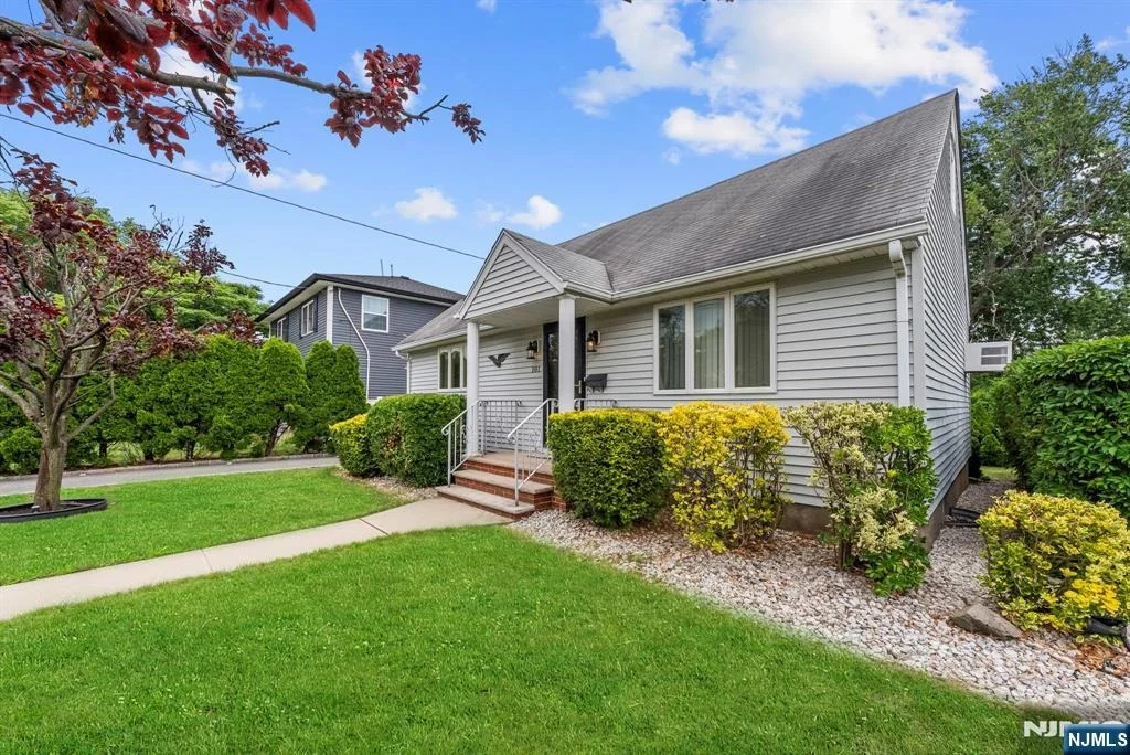 Photo of 101 Maple Hill