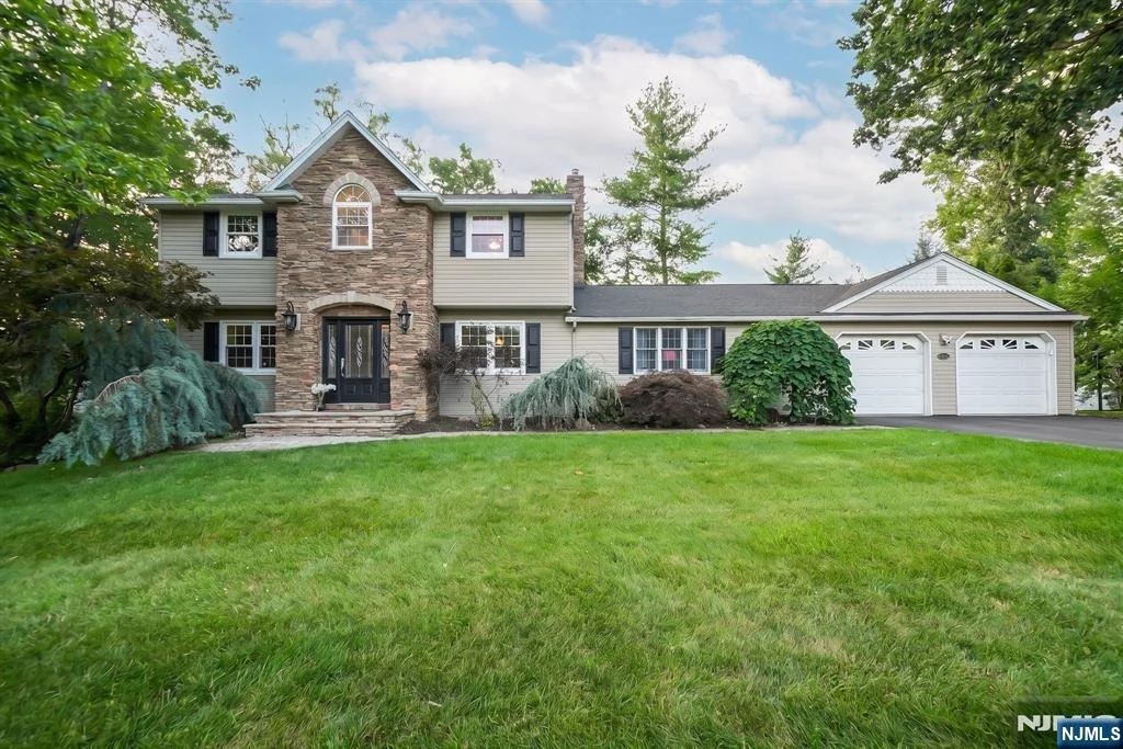 Photo of 68 Fieldstone