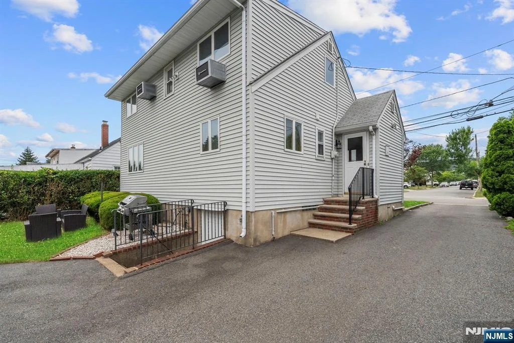 Photo of 101 Maple Hill