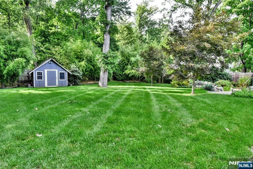 Photo of 497 W Saddle River