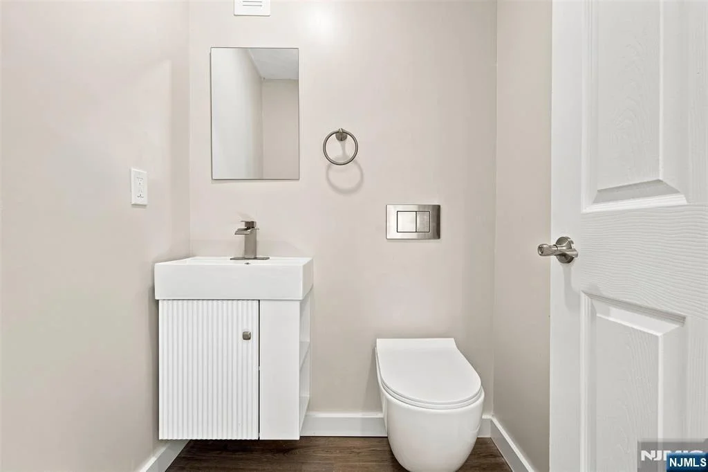 Photo of 33 Mohawk