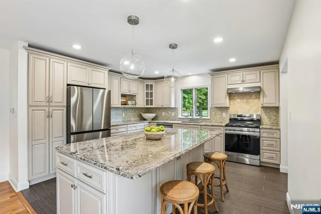 Photo of 650 Ridgewood