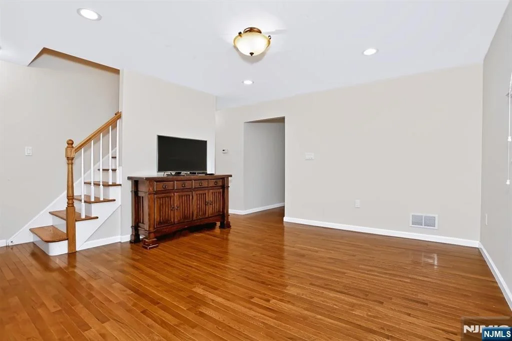 Photo of 30 Highwood