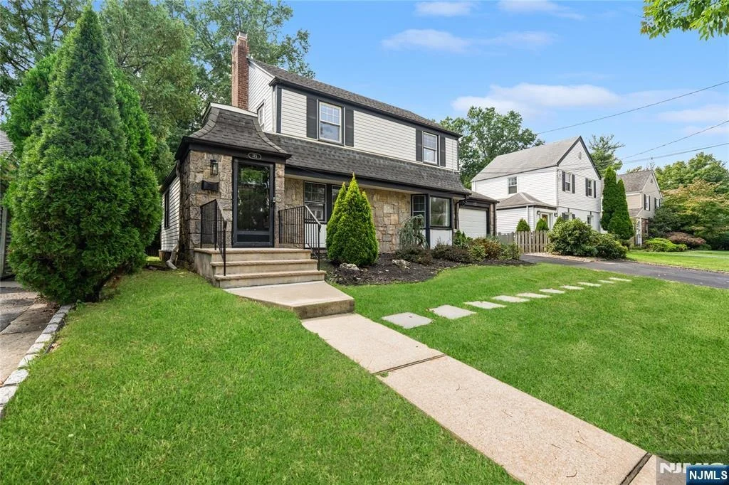Photo of 175 Manning