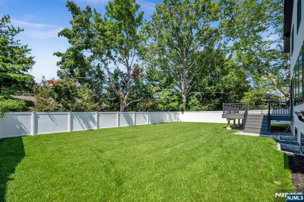 Photo of 391 Burnet