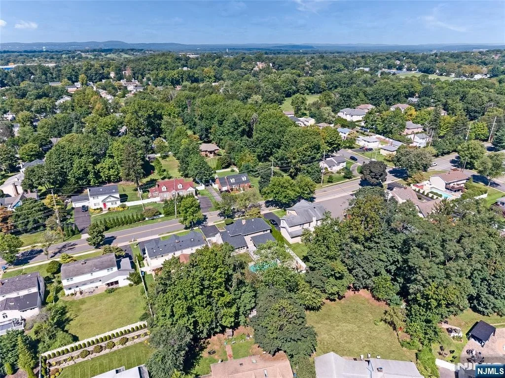Photo of 64 Spring Valley