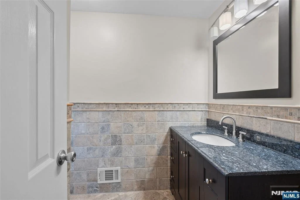 Photo of 260 Saint Cloud
