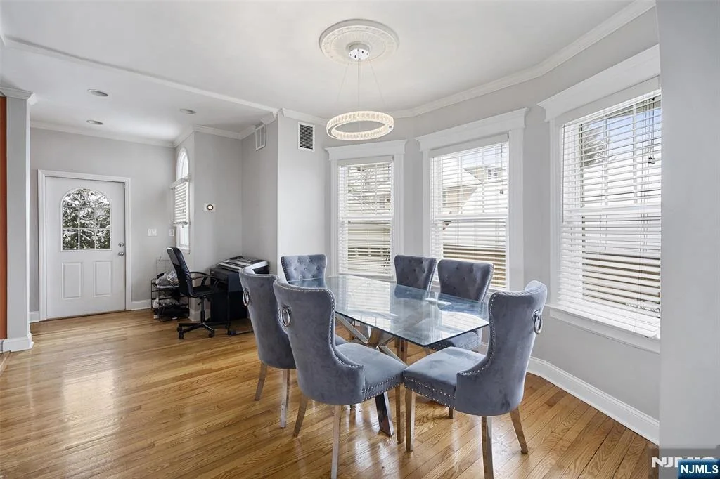 Photo of 75 Pine