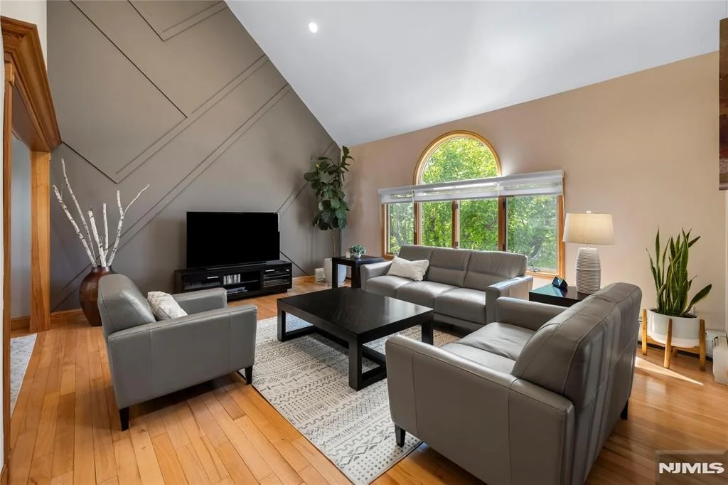 Photo of 66 Roehrs