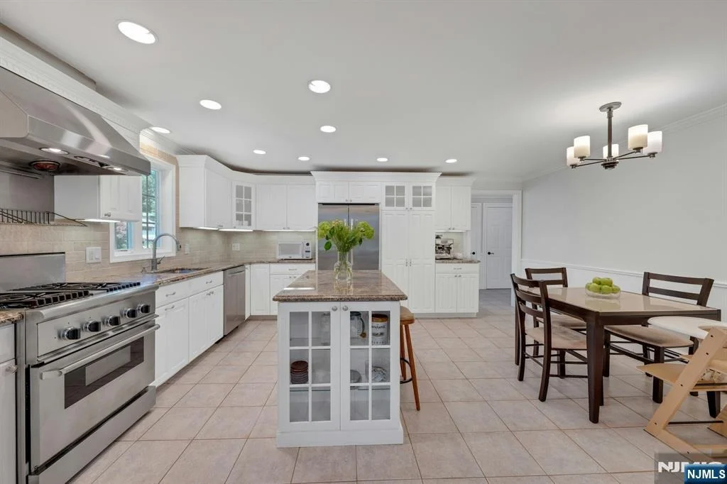 Photo of 140 Boulevard
