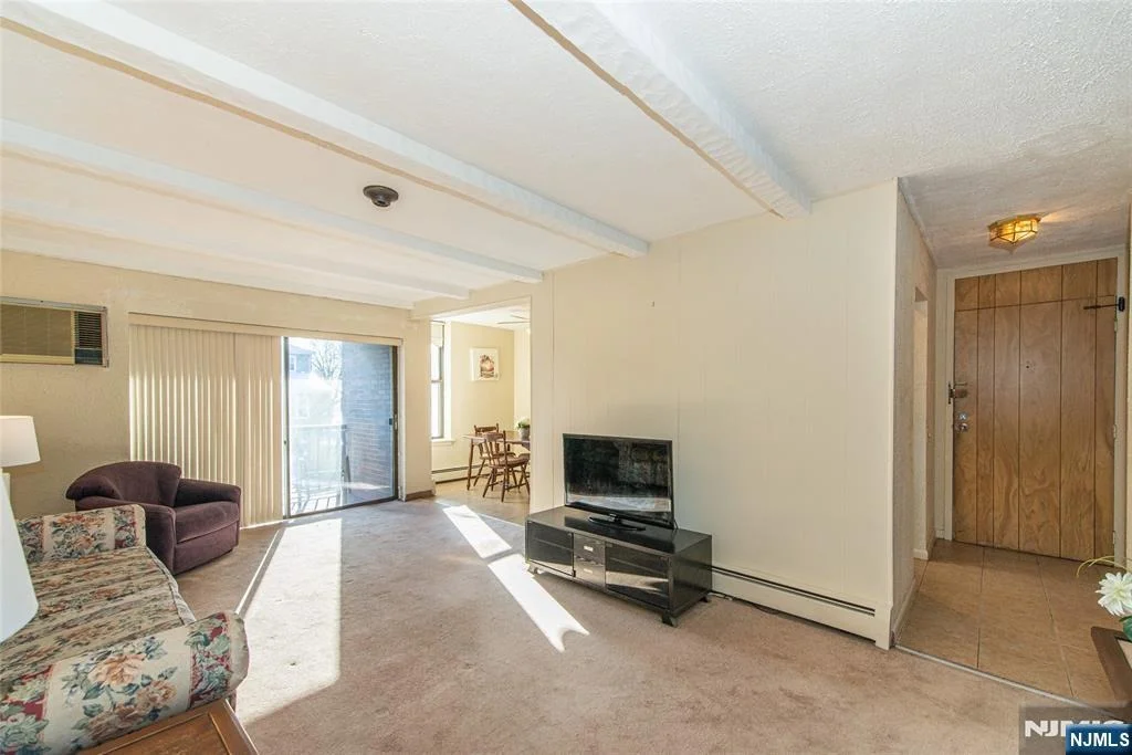 Photo of 355 River