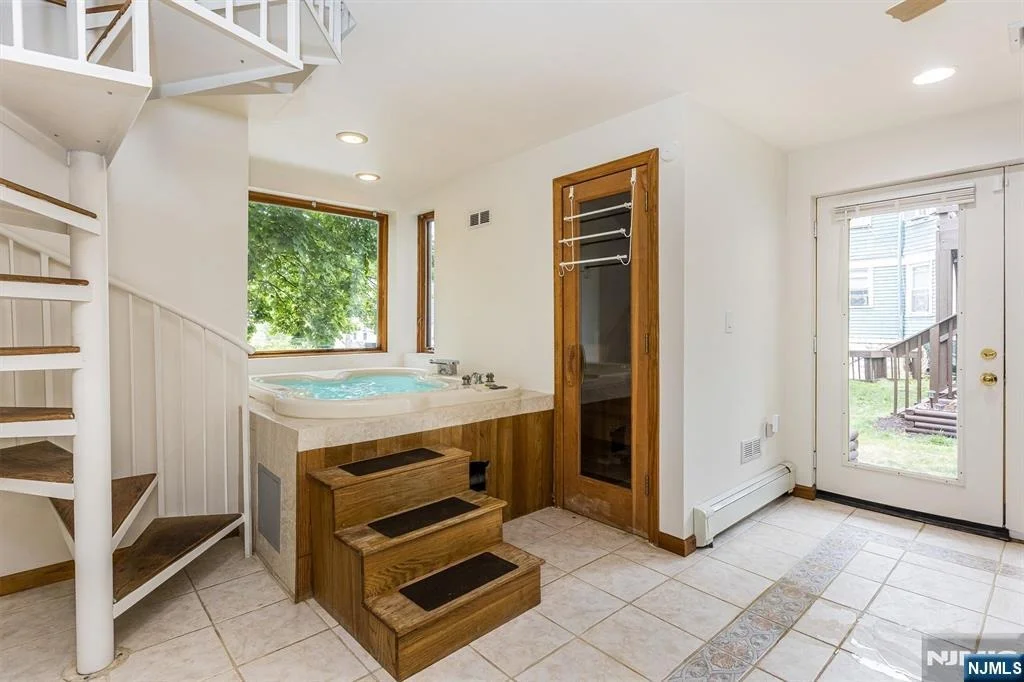 Photo of 373 Orange