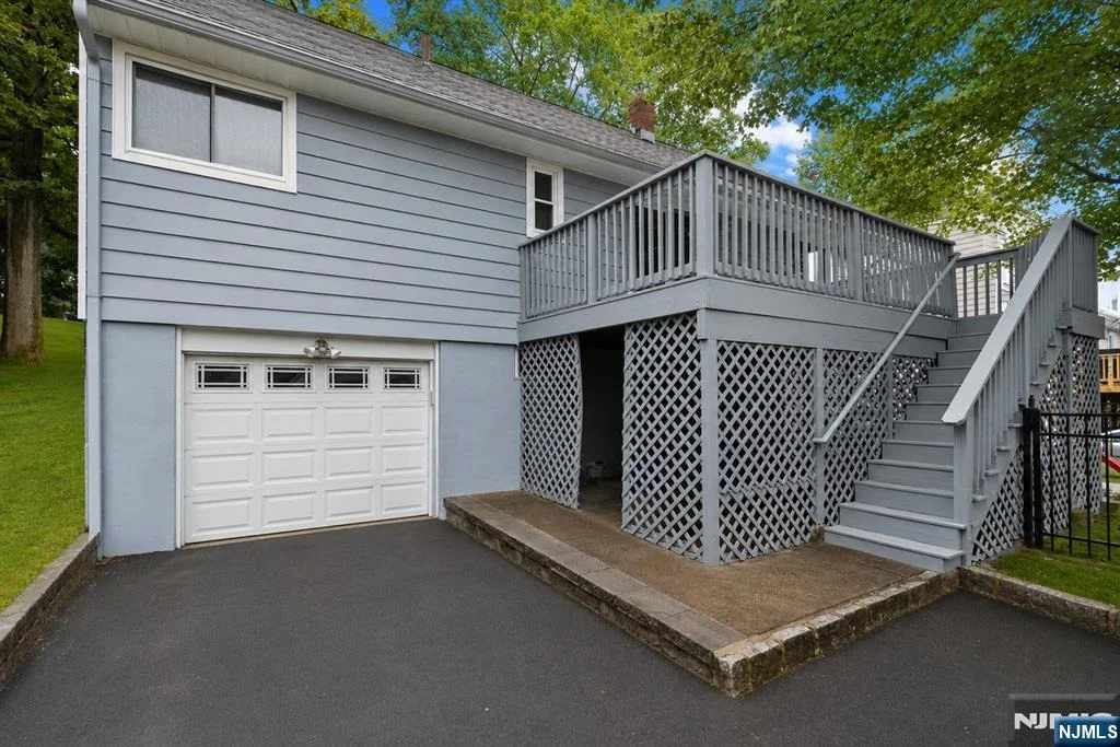 Photo of 8 Oak Crest