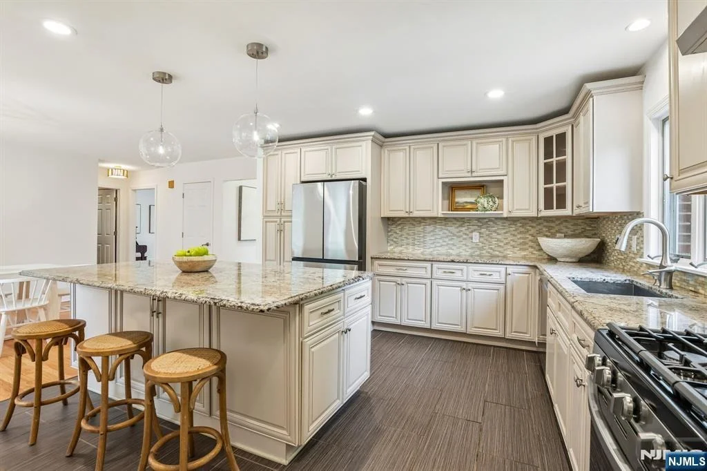 Photo of 650 Ridgewood