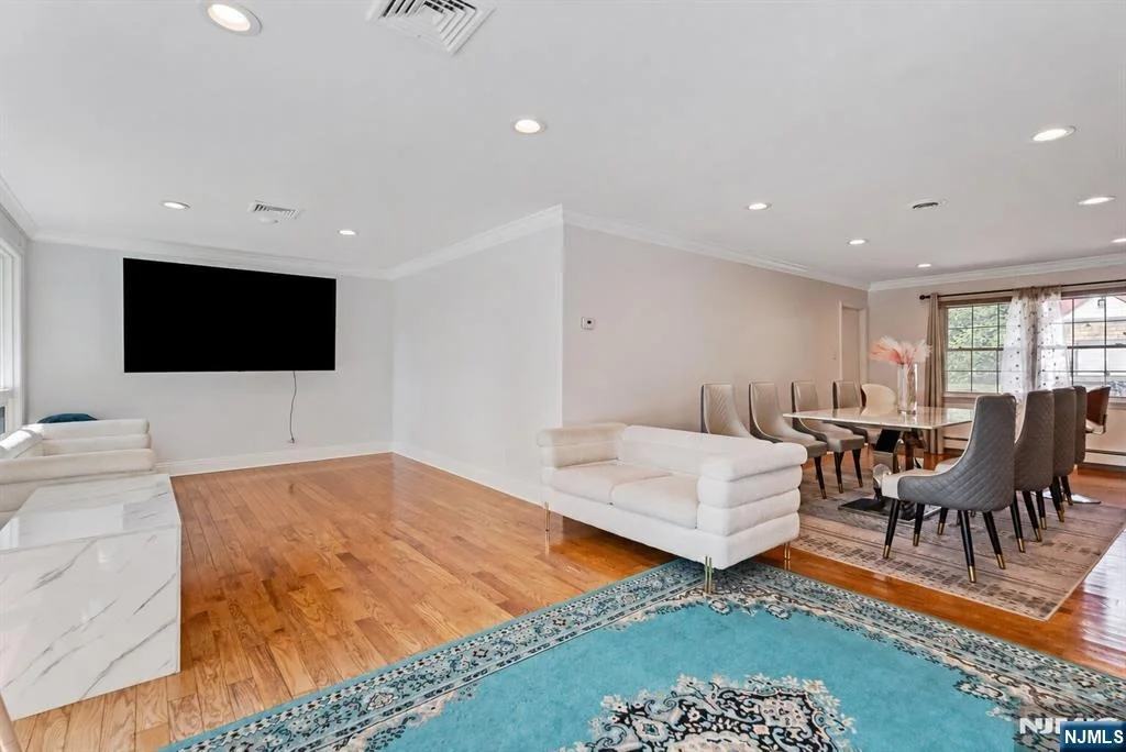 Photo of 64 Spring Valley