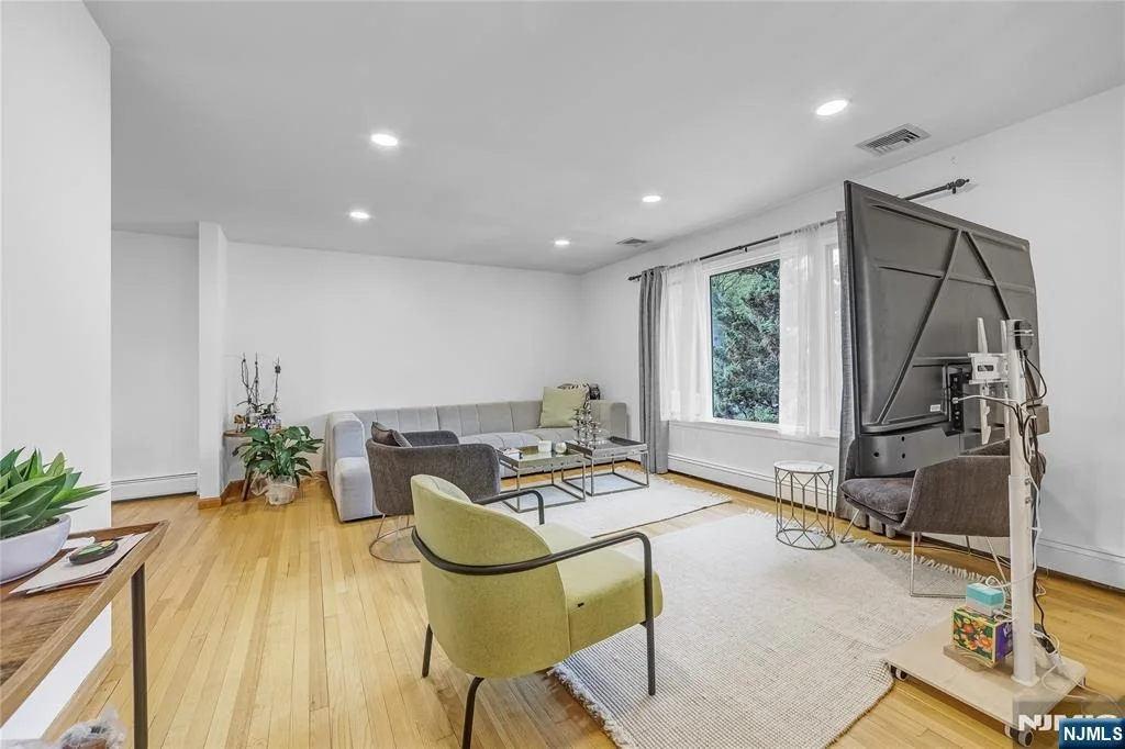 Photo of 45 Lenox