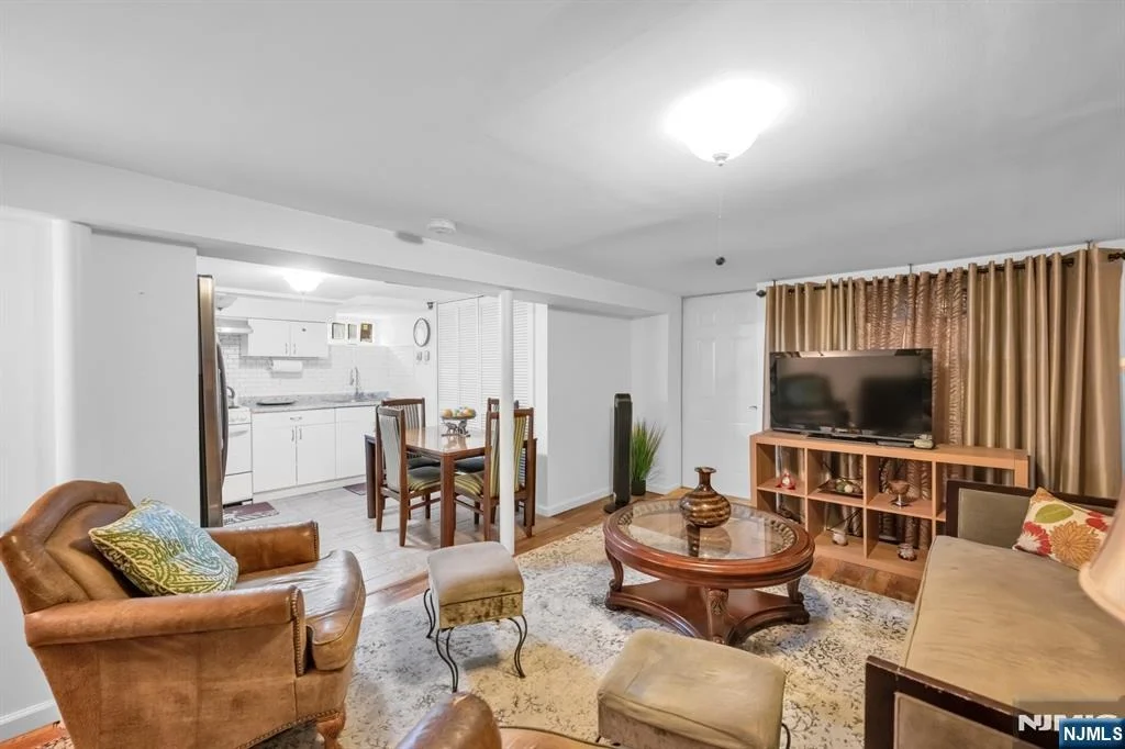 Photo of 1025 Maple