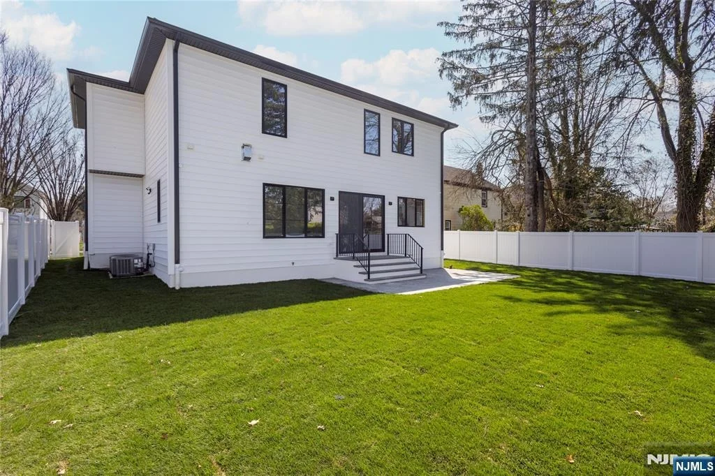 Photo of 395 Hickory