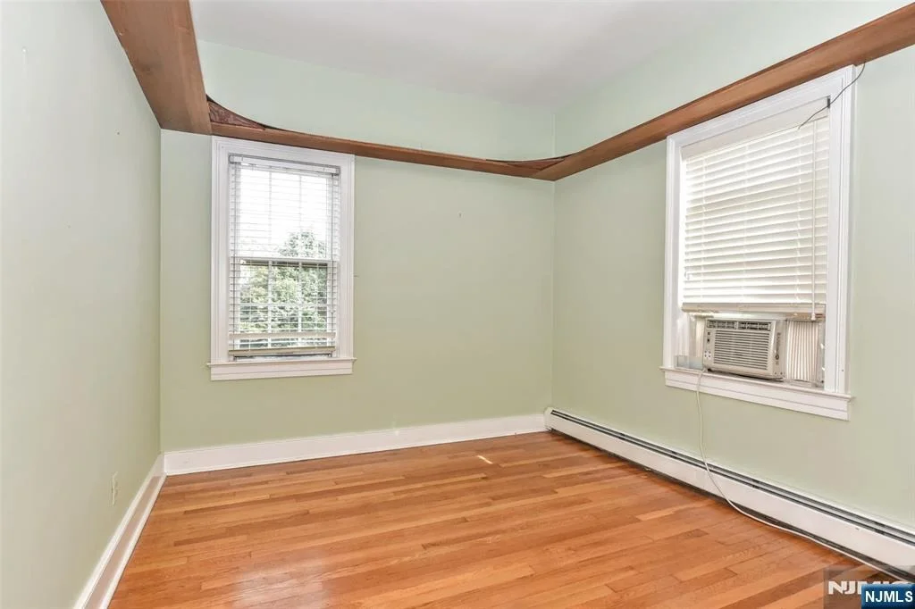 Photo of 497 W Saddle River