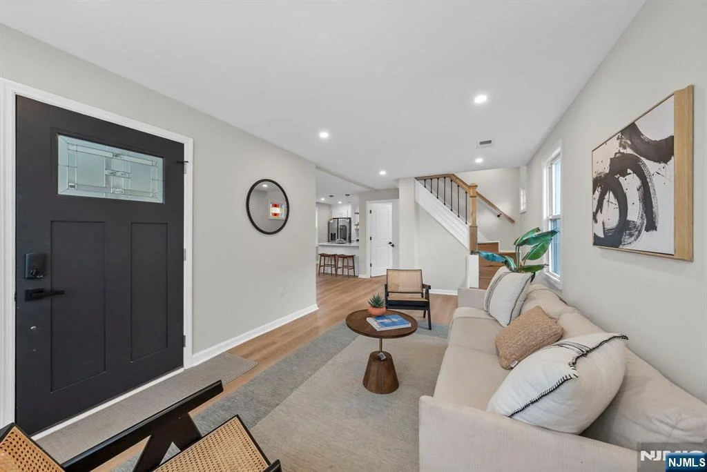 Photo of 484 Sylvan