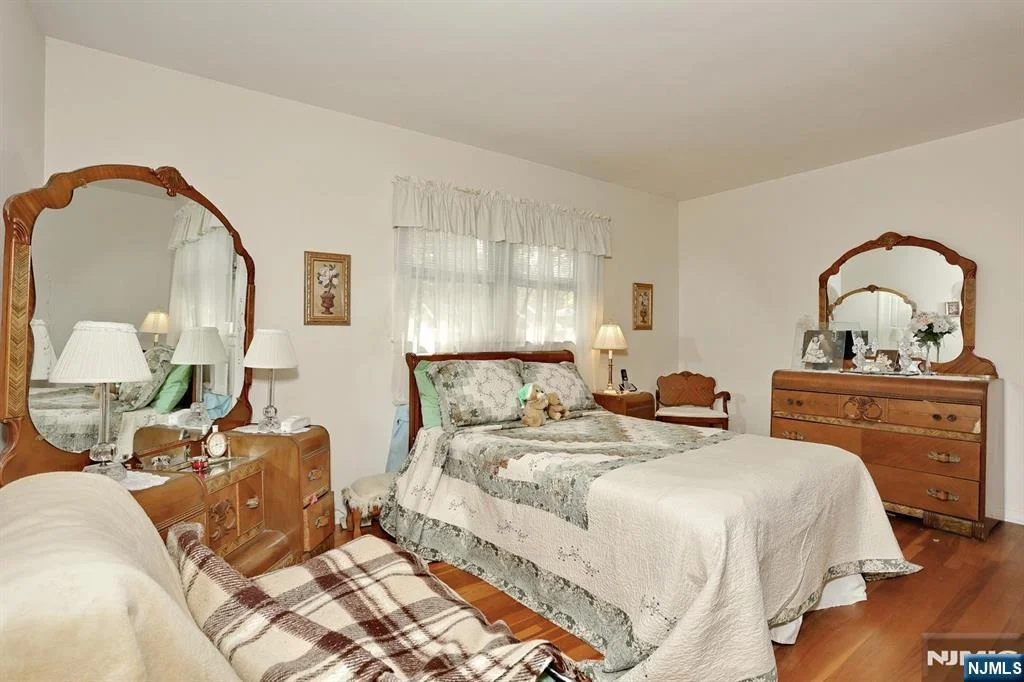Photo of 429 Polly Ann