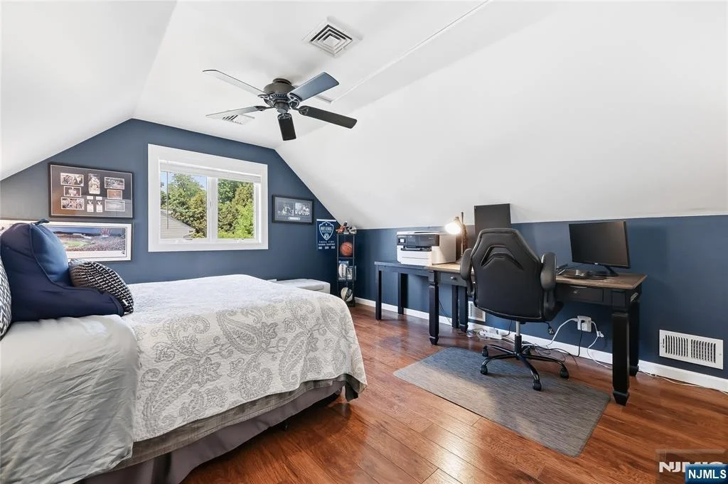 Photo of 77 White Pond