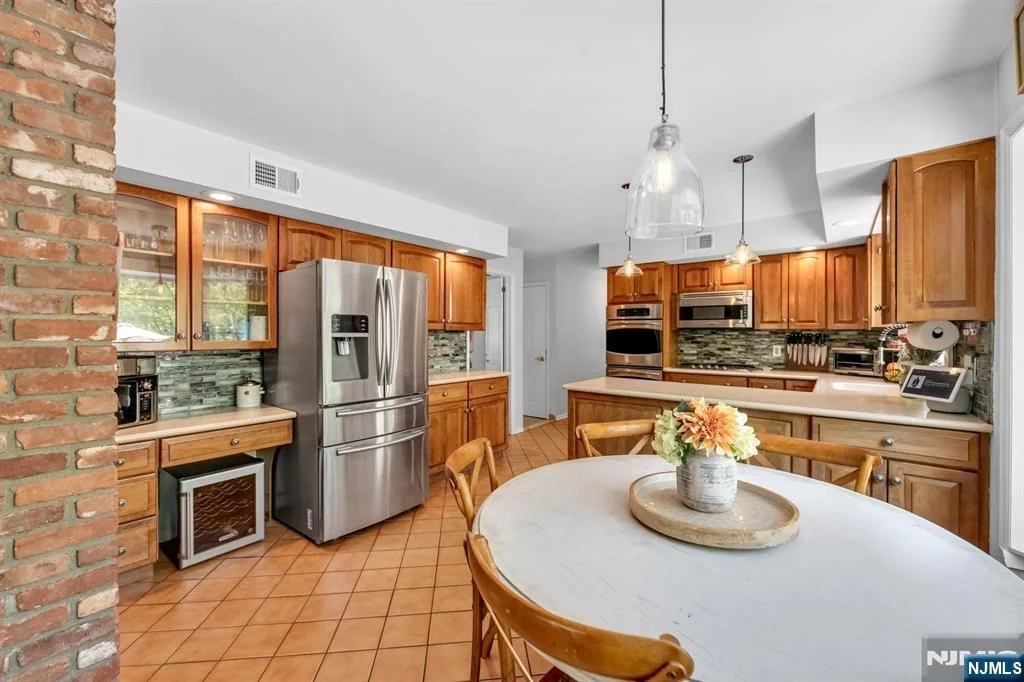 Photo of 558 W Saddle River