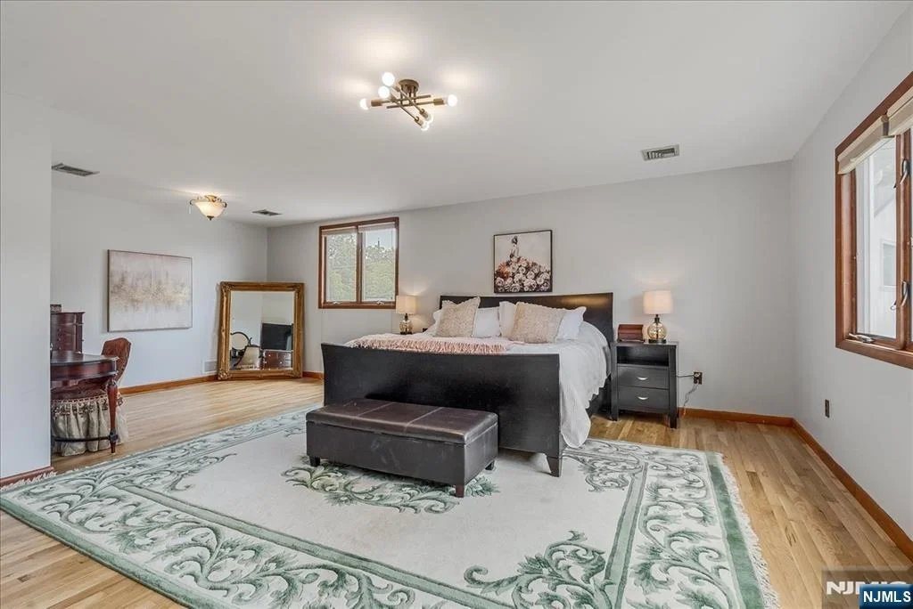 Photo of 670 Swathmore